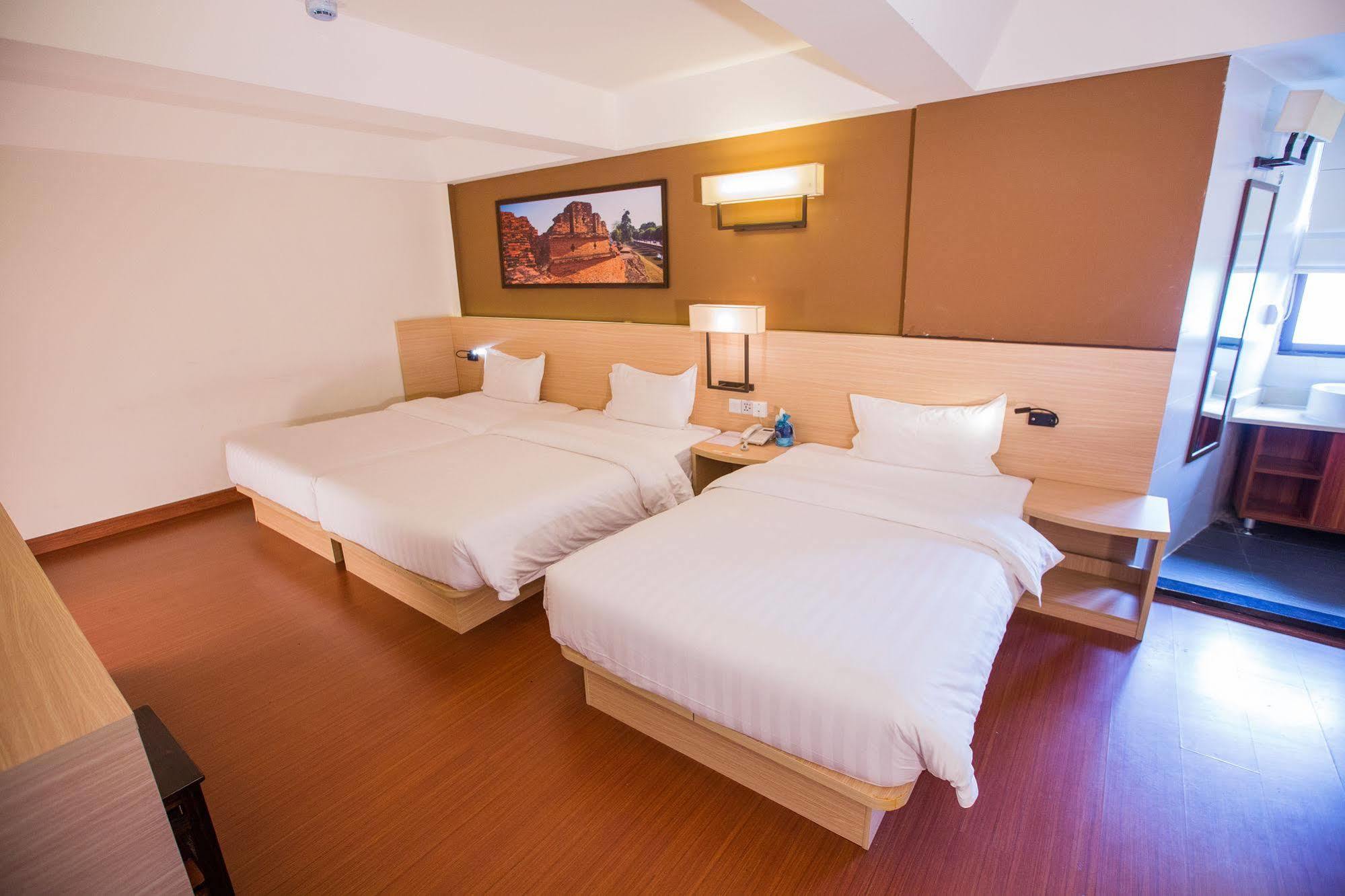 Chiang Roi 7 Days Inn Csiangmaj Kültér fotó